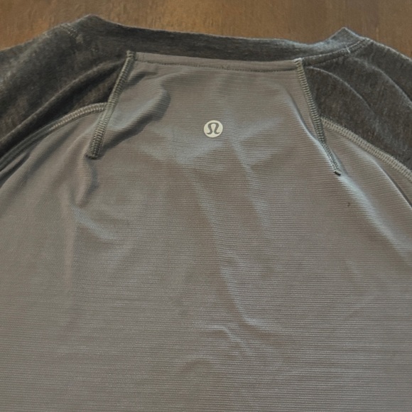 Lululemon Shirt Large. ****Minor Defects. See pictures Read Description***** - Picture 10 of 12